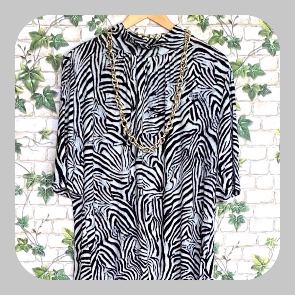 ‼️ 2 for $12 ‼️ Essential Blouse